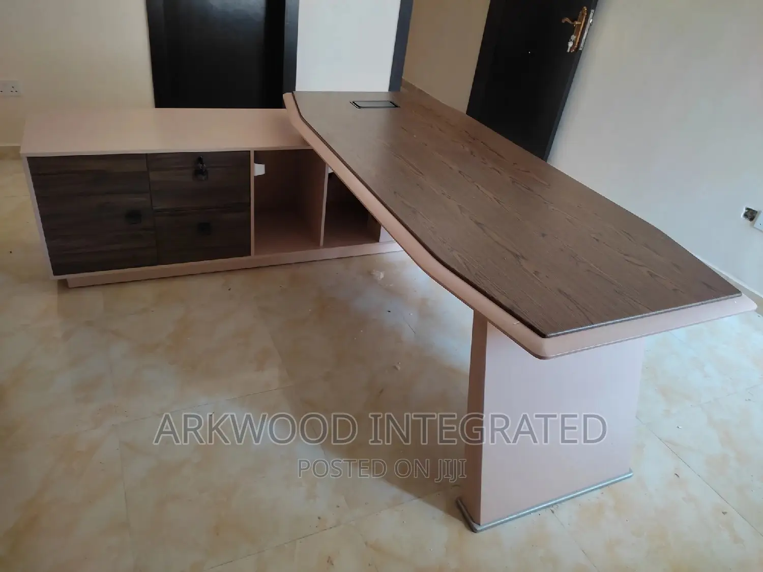 Director's Office Table With Bookshelf