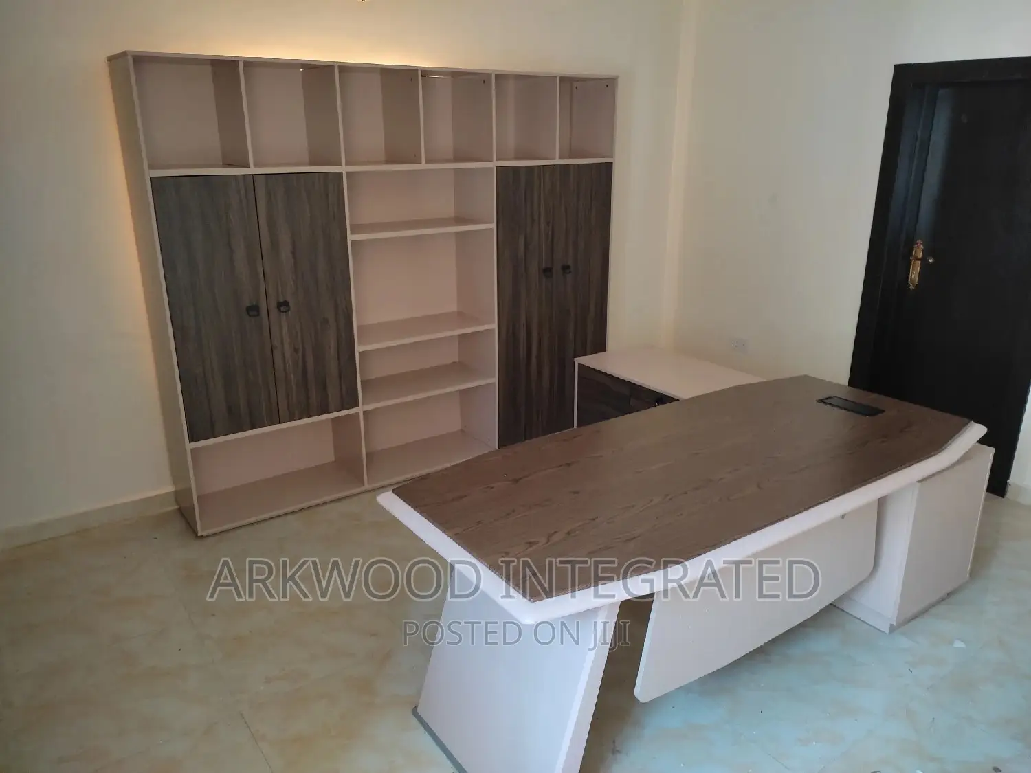Director's Office Table With Bookshelf