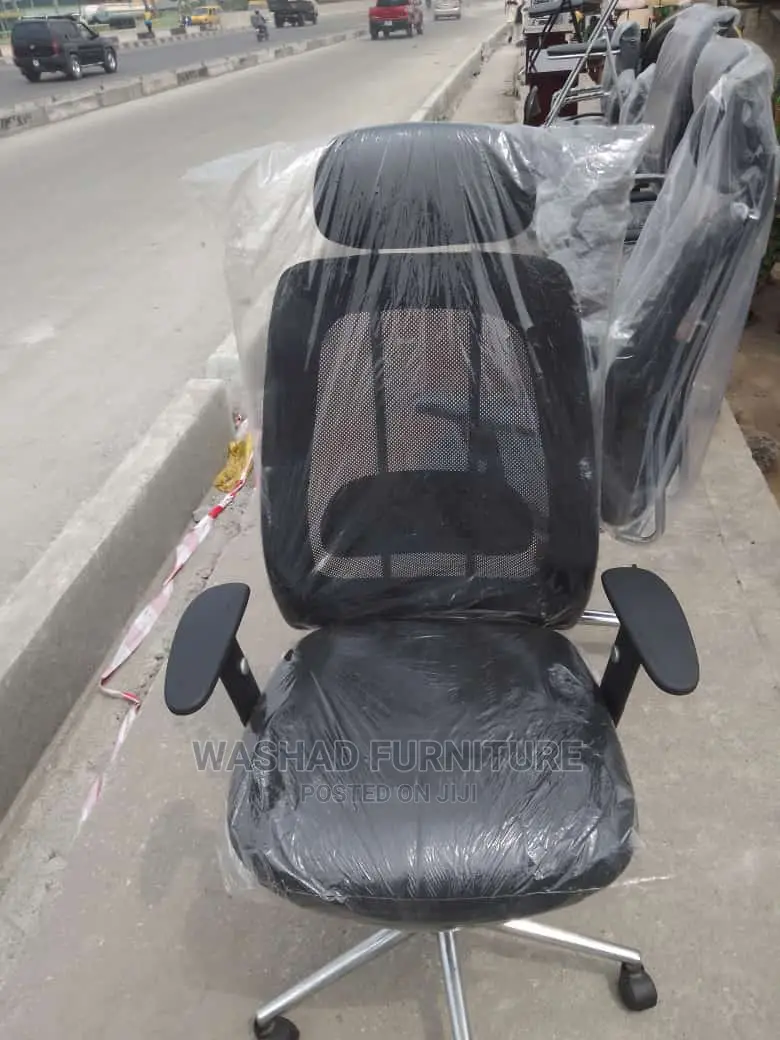 Quality Executive Swivel Mesh Adjustable Office Arm Chair.