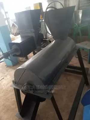 Nut and Fibre Separator