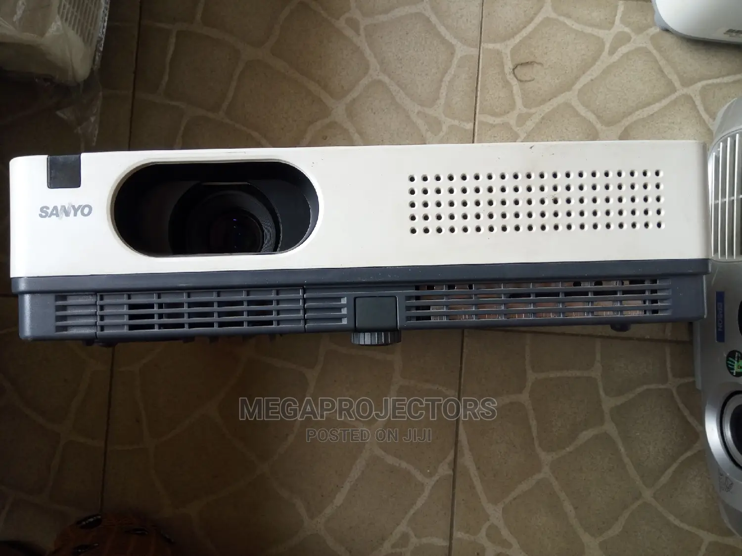 Exclusive Quality Sanyo XGA Projector