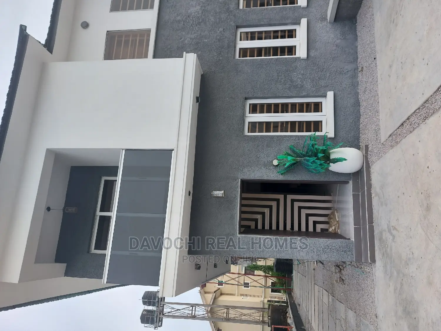 4bdrm Duplex in By Chevron Second for rent
