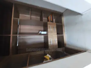 4bdrm Duplex in By Chevron Second for rent