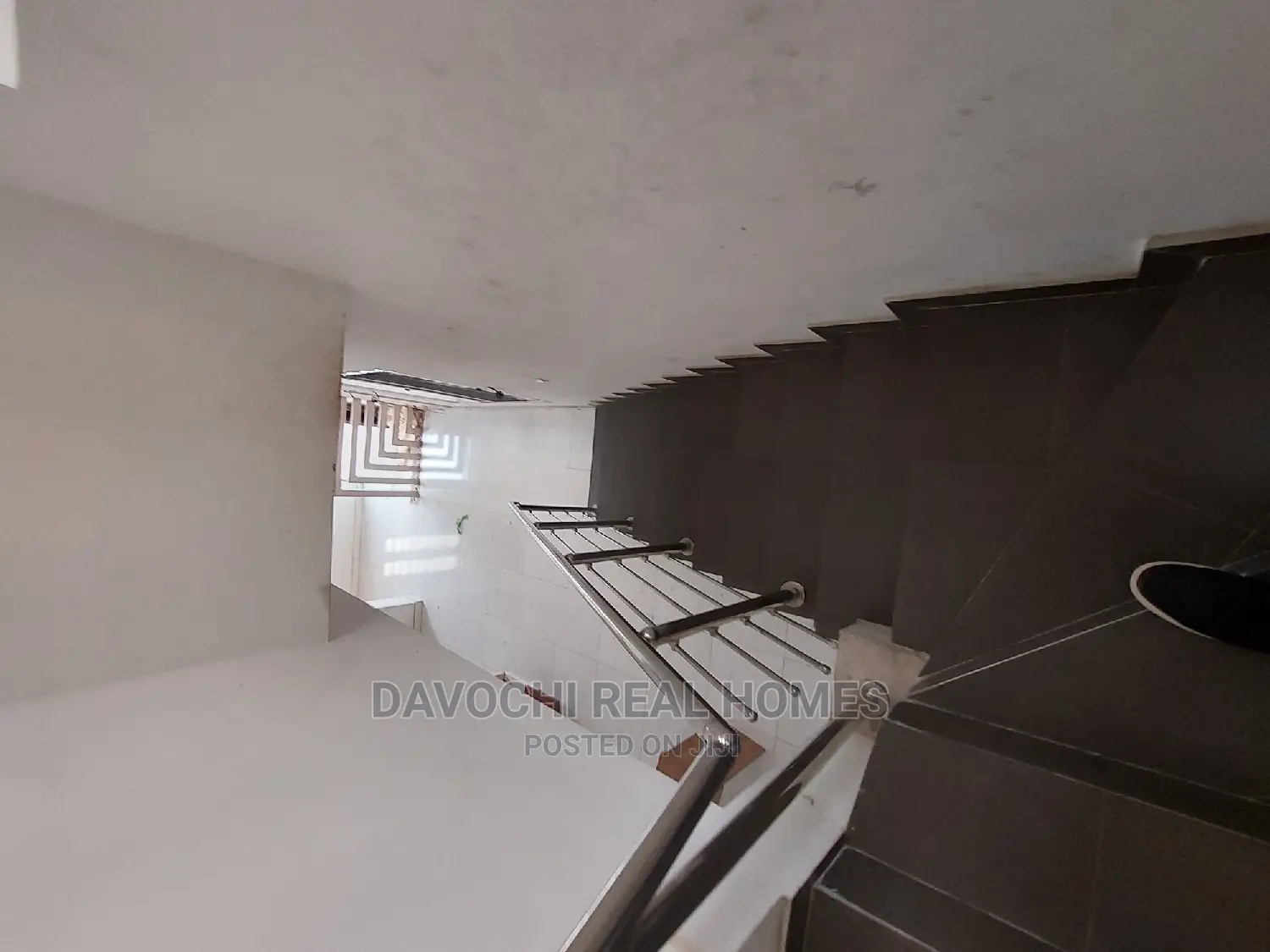 4bdrm Duplex in By Chevron Second for rent