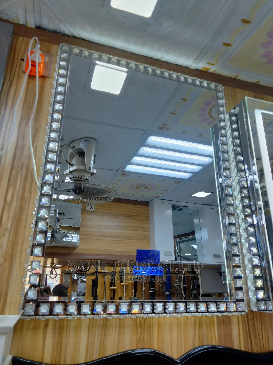 Crystal Led Mirror With Bluetooth And Time.