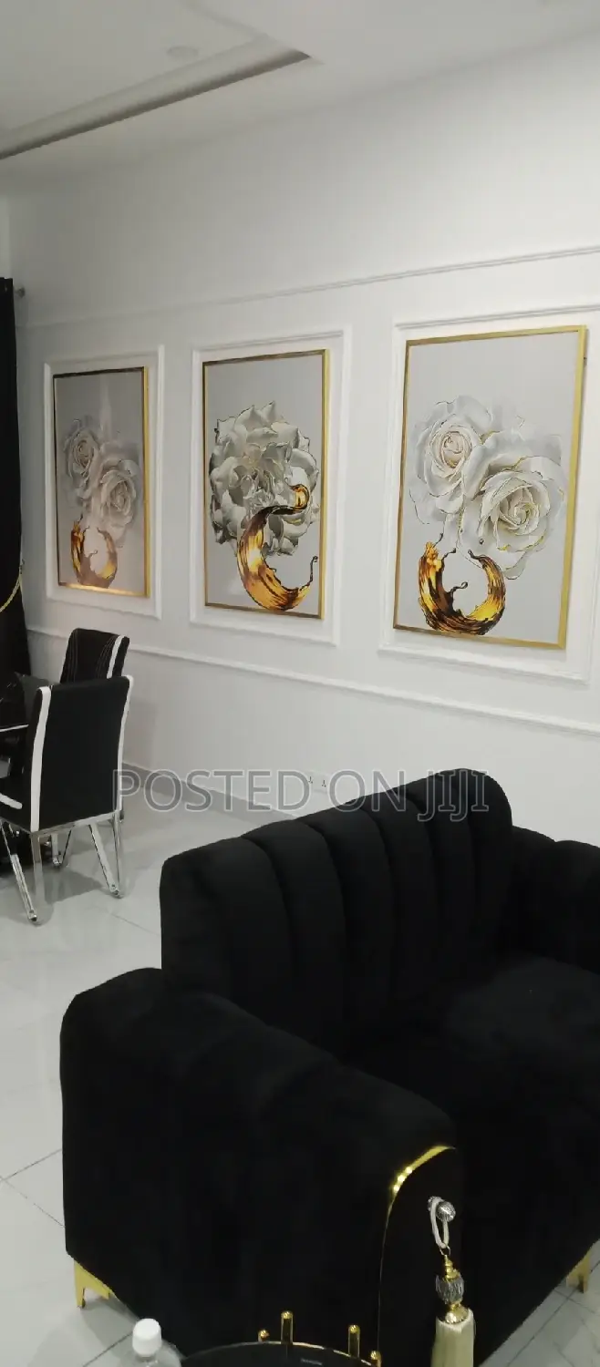 3d Off-White and Gold Coloured Flower