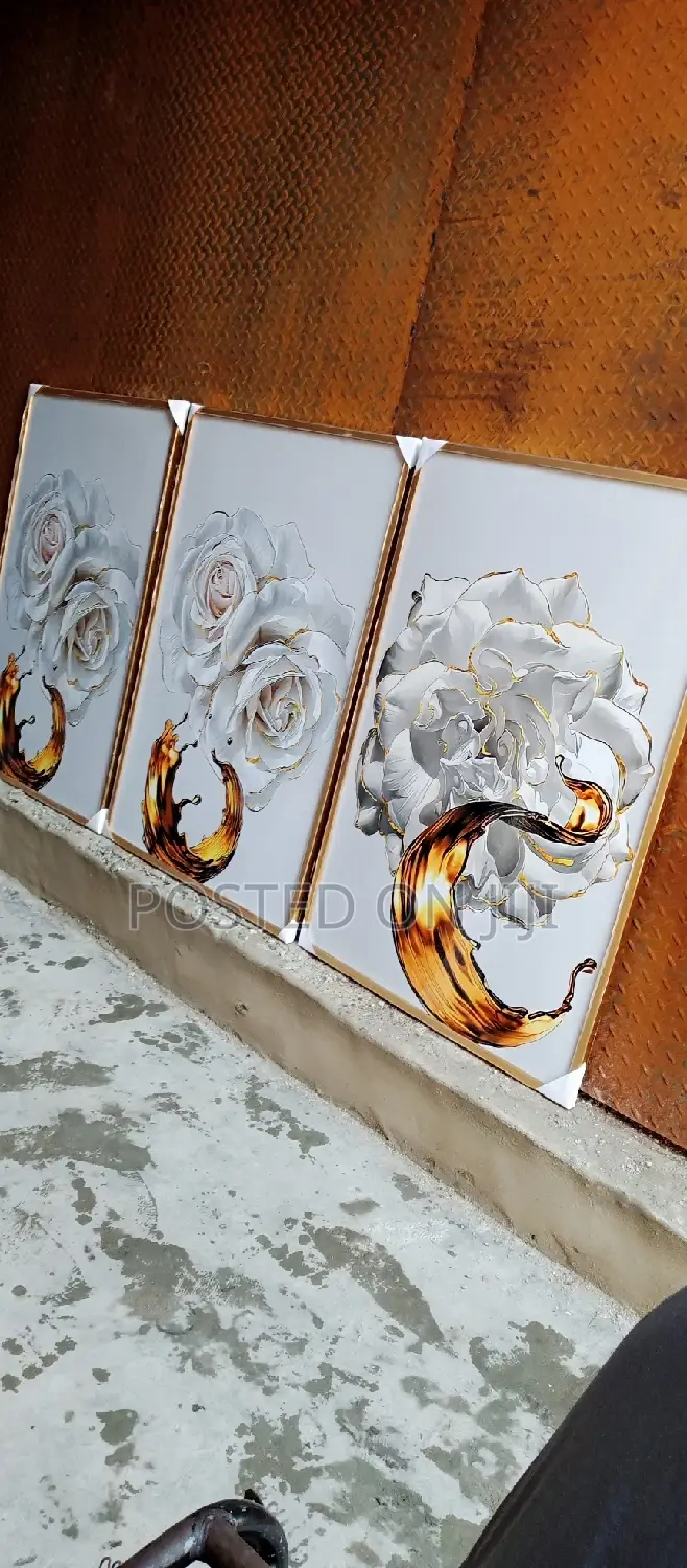 3d Off-White and Gold Coloured Flower