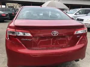 Toyota Camry SE 4dr Sedan (2.5L 4cyl 6A) 2013 Red