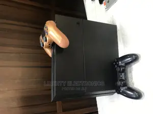 Ps4 Regular + One Pad and Fifa25, UFC4, NFS, Starlit Etc