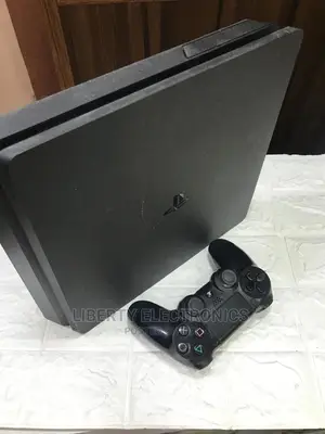 Clean Regular Ps4 Plus 2 Controller and Fifa25 , Mk11, NFS