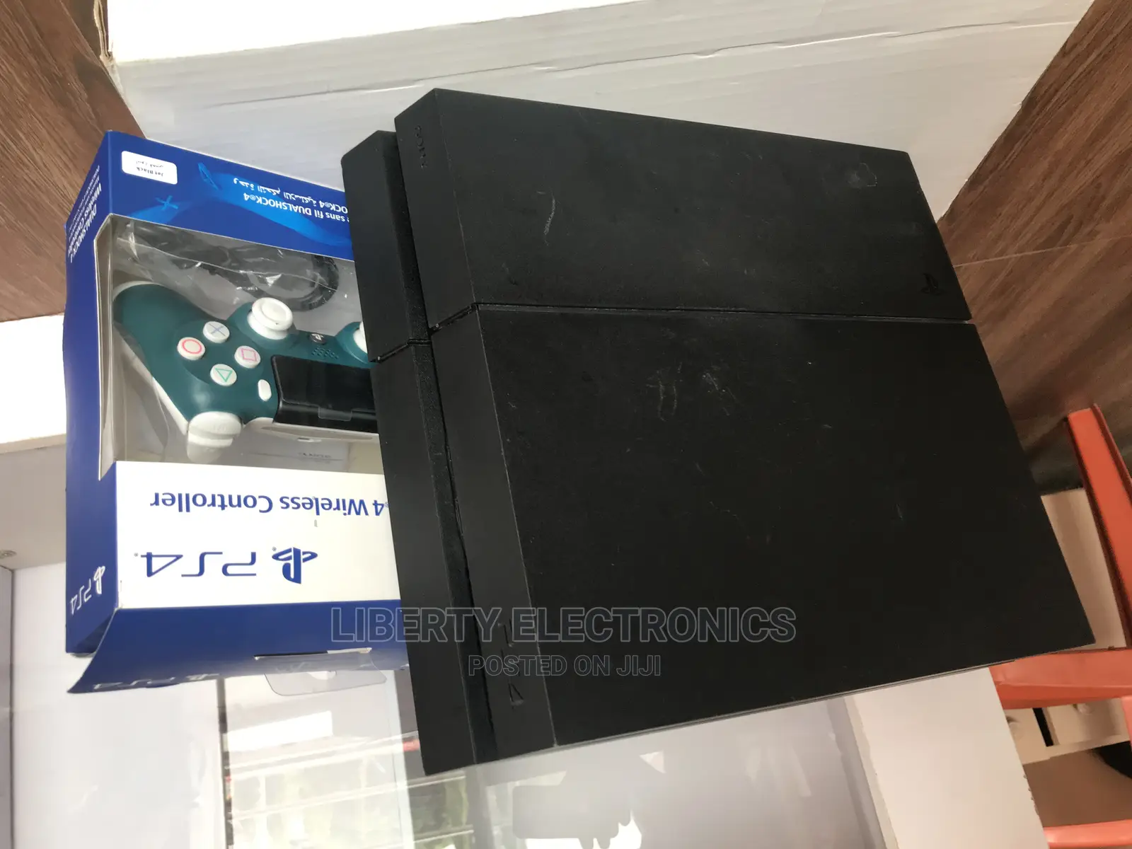 Uk Used Ps4 Regular +1 Controller and 5 Games ( Fifa22 Etc)