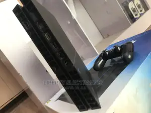 Clean Regular Ps4 + 1 Pad and 4games (Fifa25, NFS, COD, Etc)