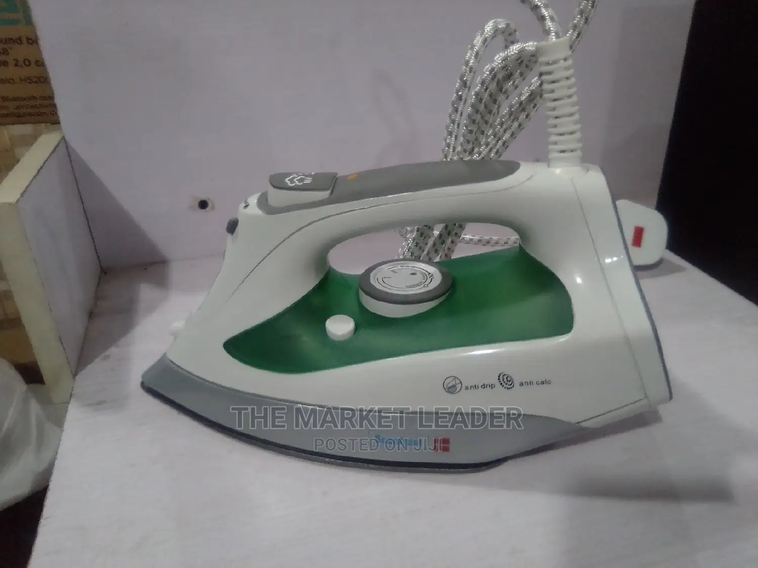 Scanfrost Steam Iron 2302