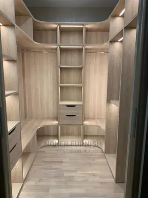 Conner Closet With Led Lights