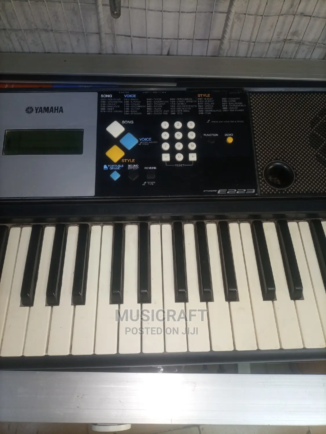 Yamaha PSR E223 Keyboard