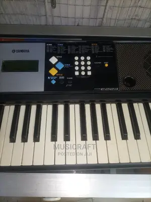 Yamaha PSR E223 Keyboard