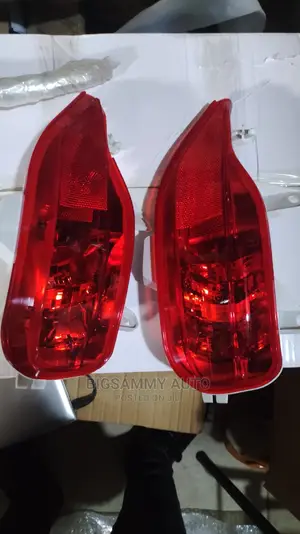 Avensis 2012 Reflector