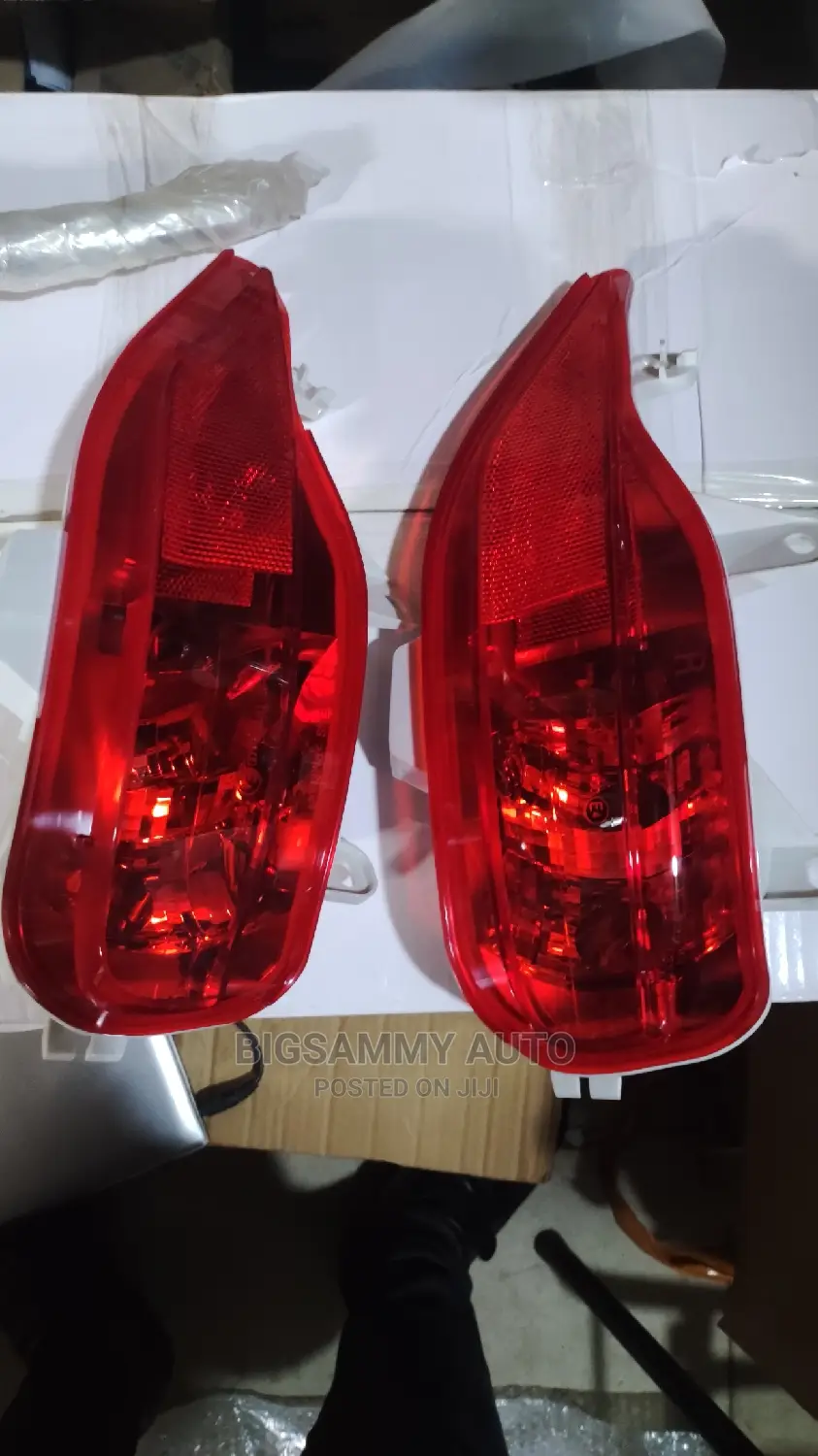 Avensis 2012 Reflector