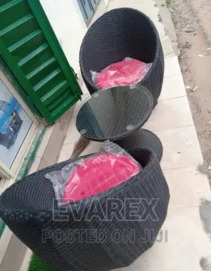 Balcony Chair With Table, Oval Design