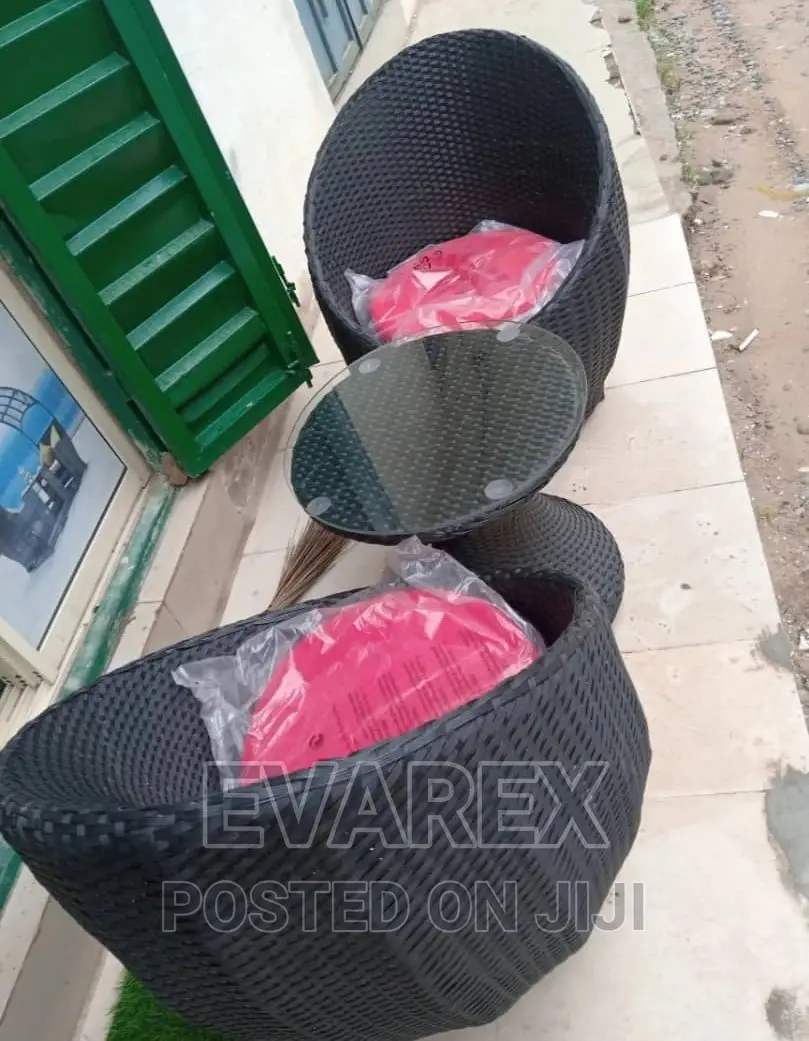 Balcony Chair With Table, Oval Design