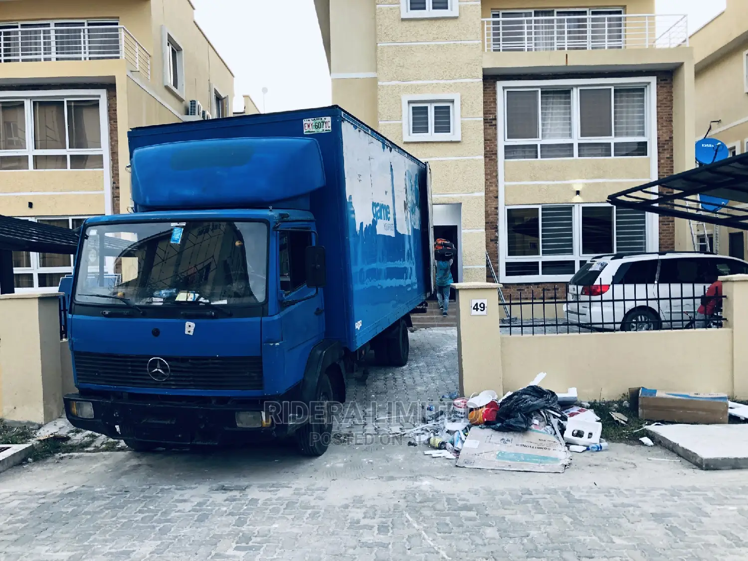 Truck for Hire(Moving Out Logistics)