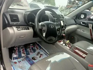 Toyota Highlander Limited 3.5l 4WD 2013 Black