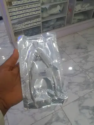 Dental Clinic Forceps Application