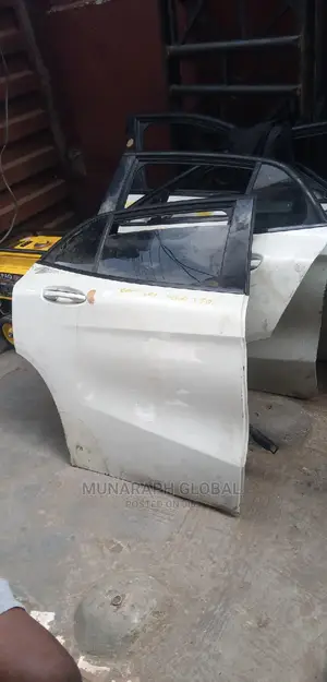 Mercedes Benz GLA 350 Door.