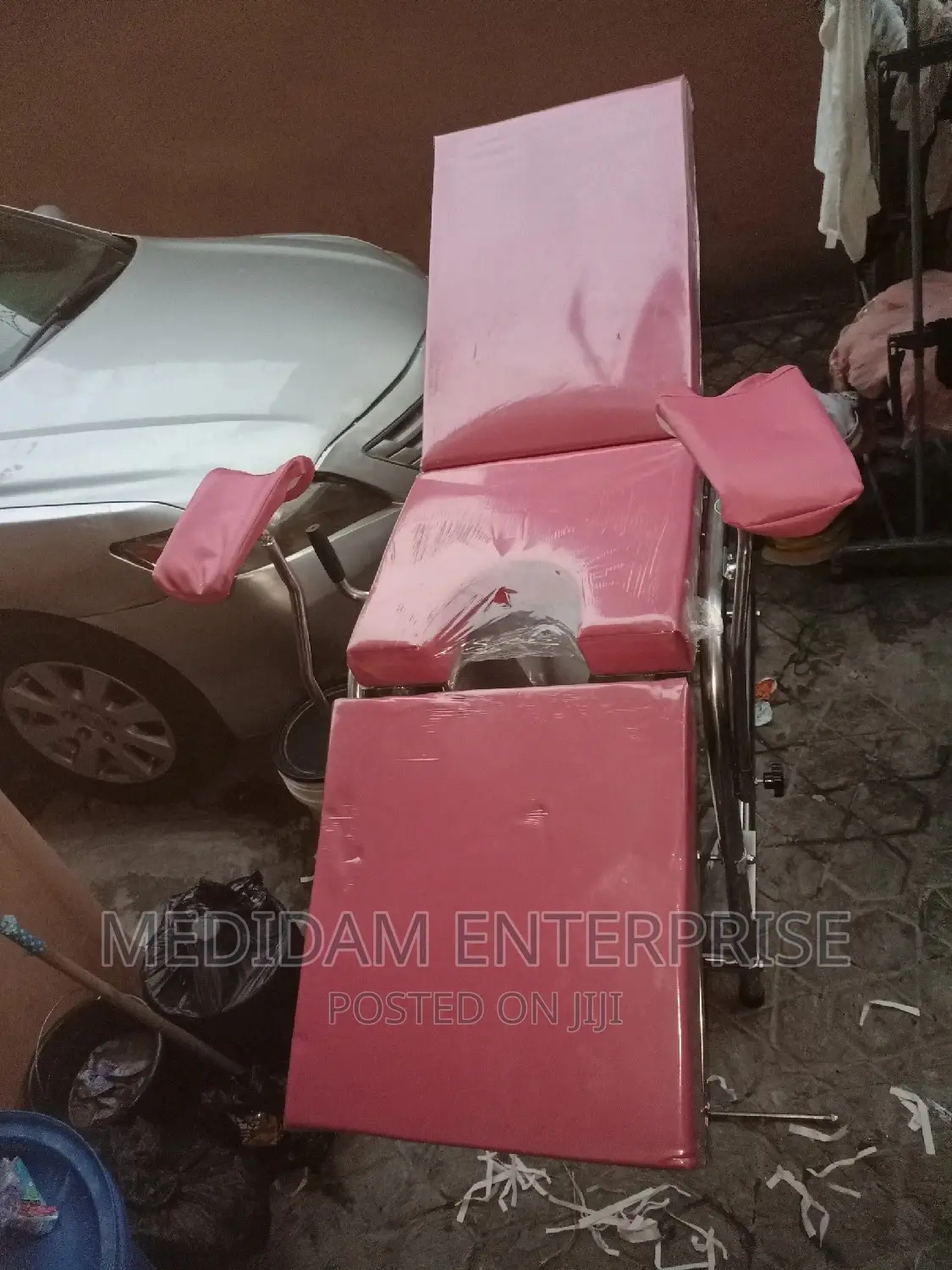 Delivery Bed Colour Black and Pink