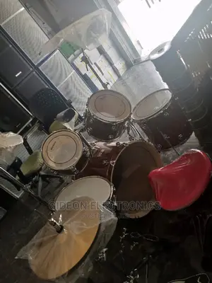 Double Cymbals Mackiee Drum Set.