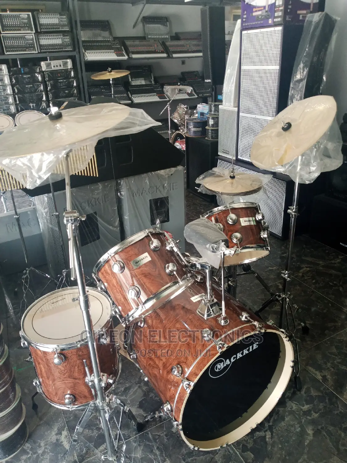 Double Cymbals Mackiee Drum Set.