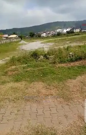 Quick Cheap Sale: Well Located Tarred Road Plot 1020 765sqm