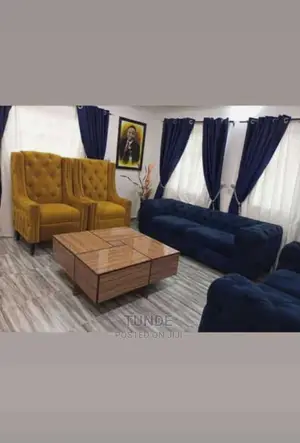 Quality Set of Sofas With Master Singles