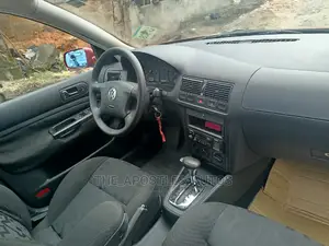 Volkswagen Golf 1.6 2000 Red