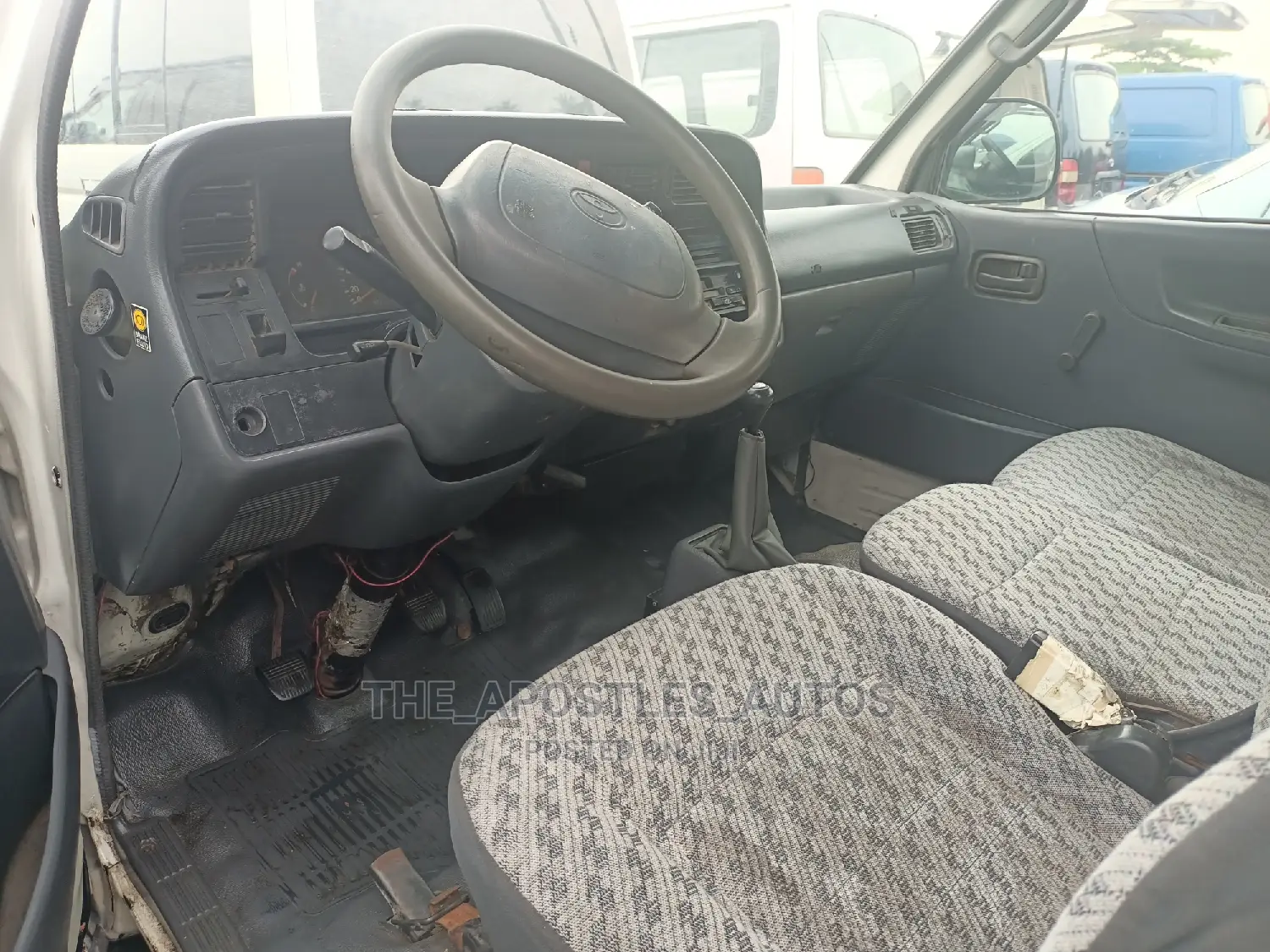Toyota HiAce 2000 White