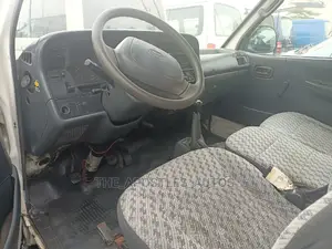 Toyota HiAce 2000 White