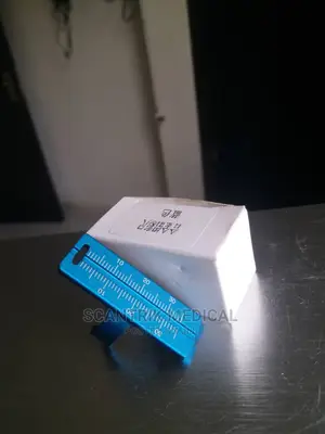 Dentist Finger Ruler Span for Root Canal Measurement