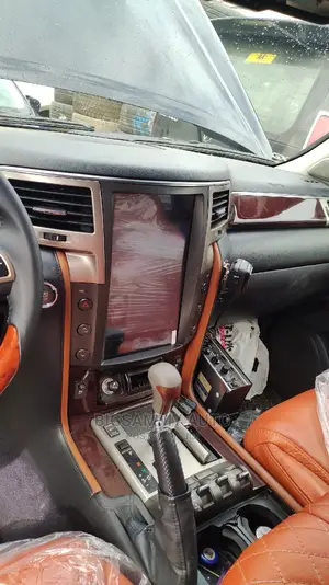 LX 570 Android Tesla