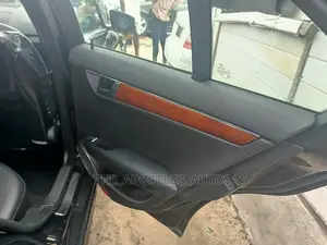 Mercedes-Benz C300 2011 Black