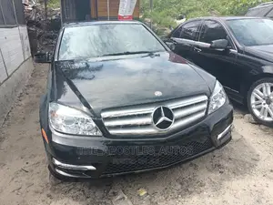 Mercedes-Benz C300 2011 Black