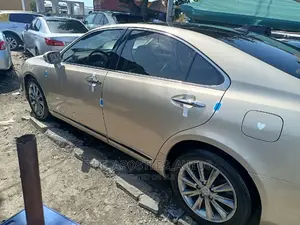 Lexus ES 350 2011 Gold
