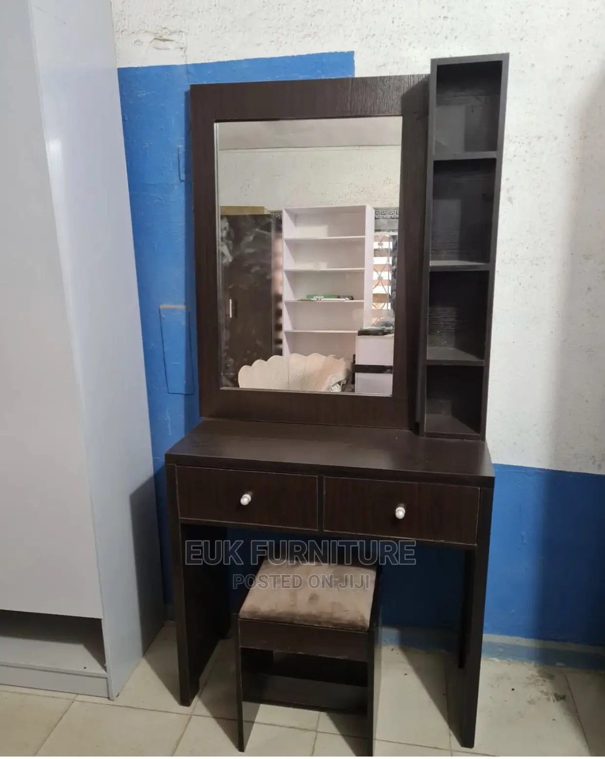 Unique Dresser Set