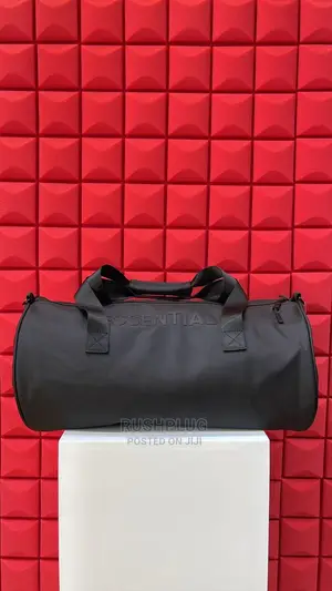 Essentials Lúxury Duffle Bag