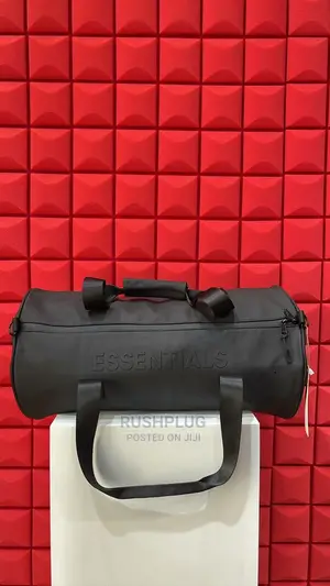 Essentials Lúxury Duffle Bag