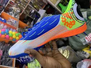 SOCCER BOOT ( Studless )