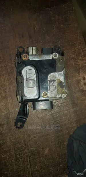 E C U Steering Control Lexus IS 250