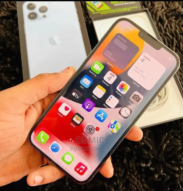 Apple iPhone 13 Pro max シルバー ホワイト（Apple iPhone 13
