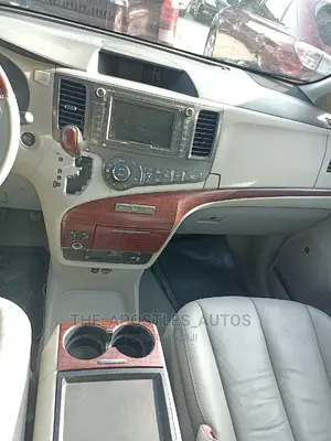 Toyota Sienna LE 8 Passenger 2011 Gray