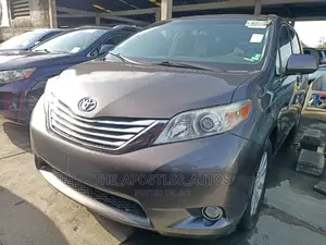 Toyota Sienna LE 8 Passenger 2011 Gray