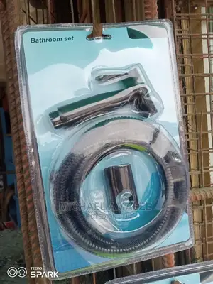 Pressing Bum Bum Shower